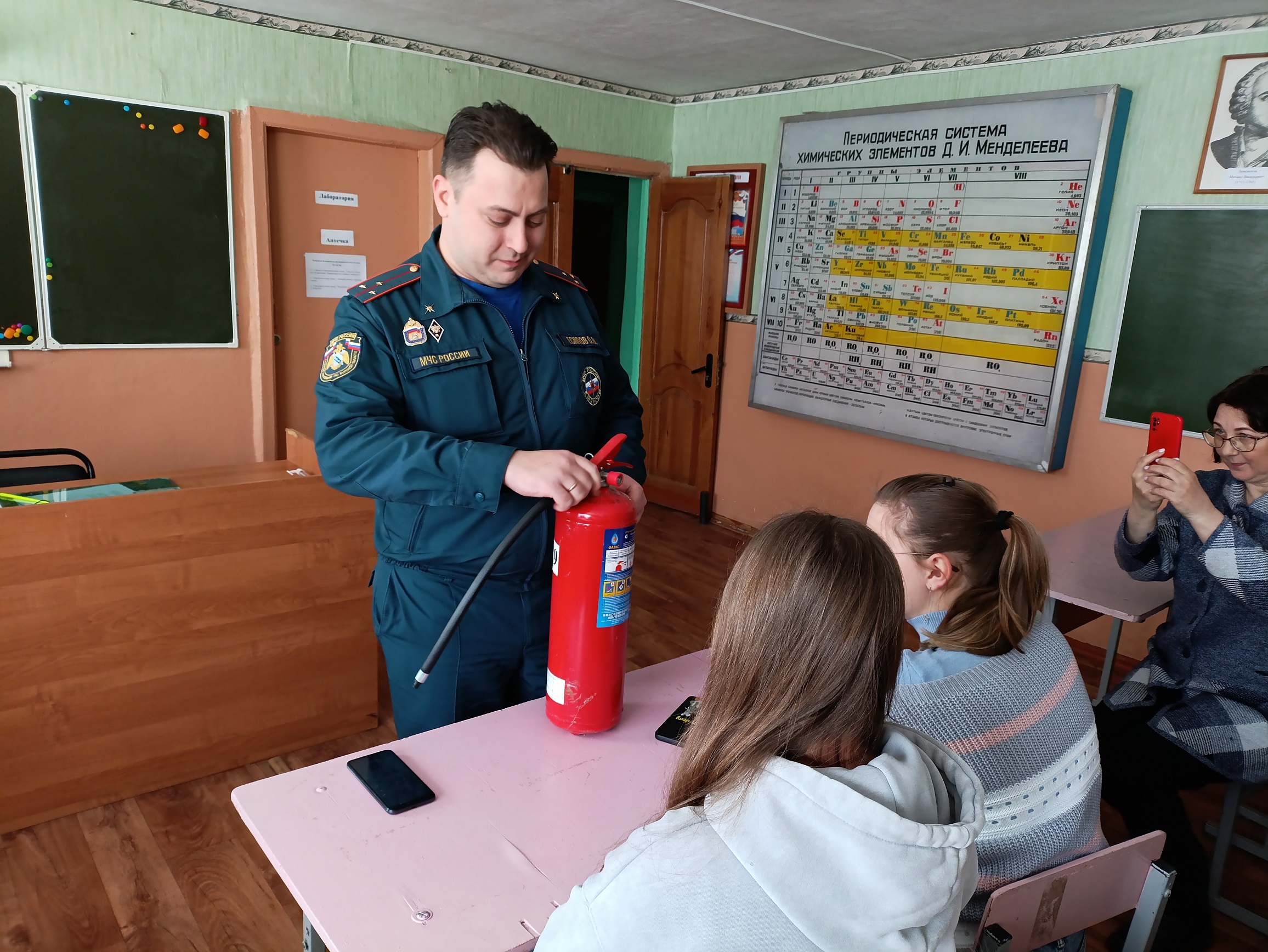 Инспектор государственного пожарного надзора провел инструктаж в Медвенском филиале ОБПОУ «ОГТК».