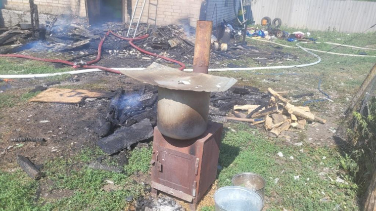 Пожар в доме в Медвенском районе. Пожар в доме в Медвенском районе.